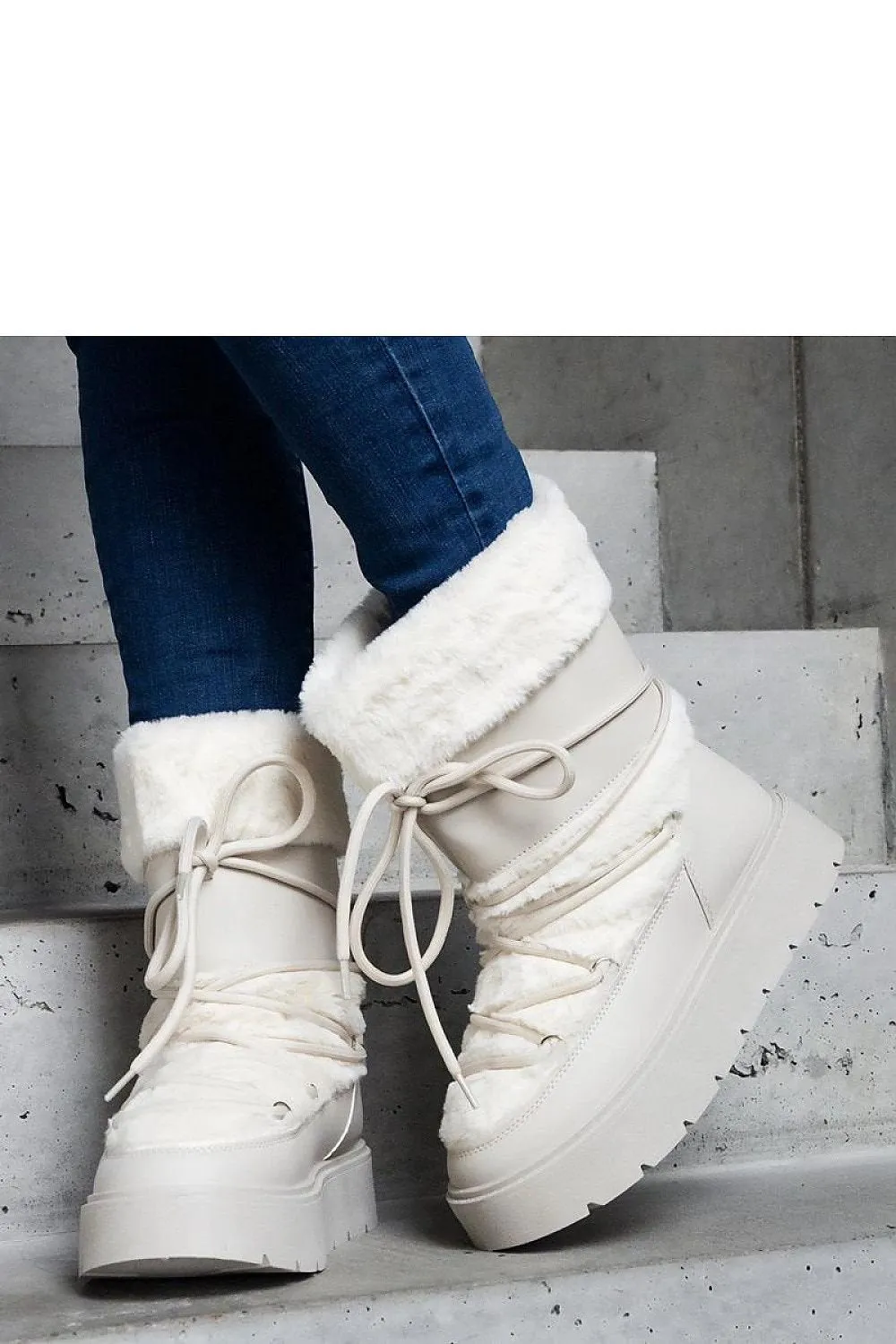 Black lined snow boots laced with fur