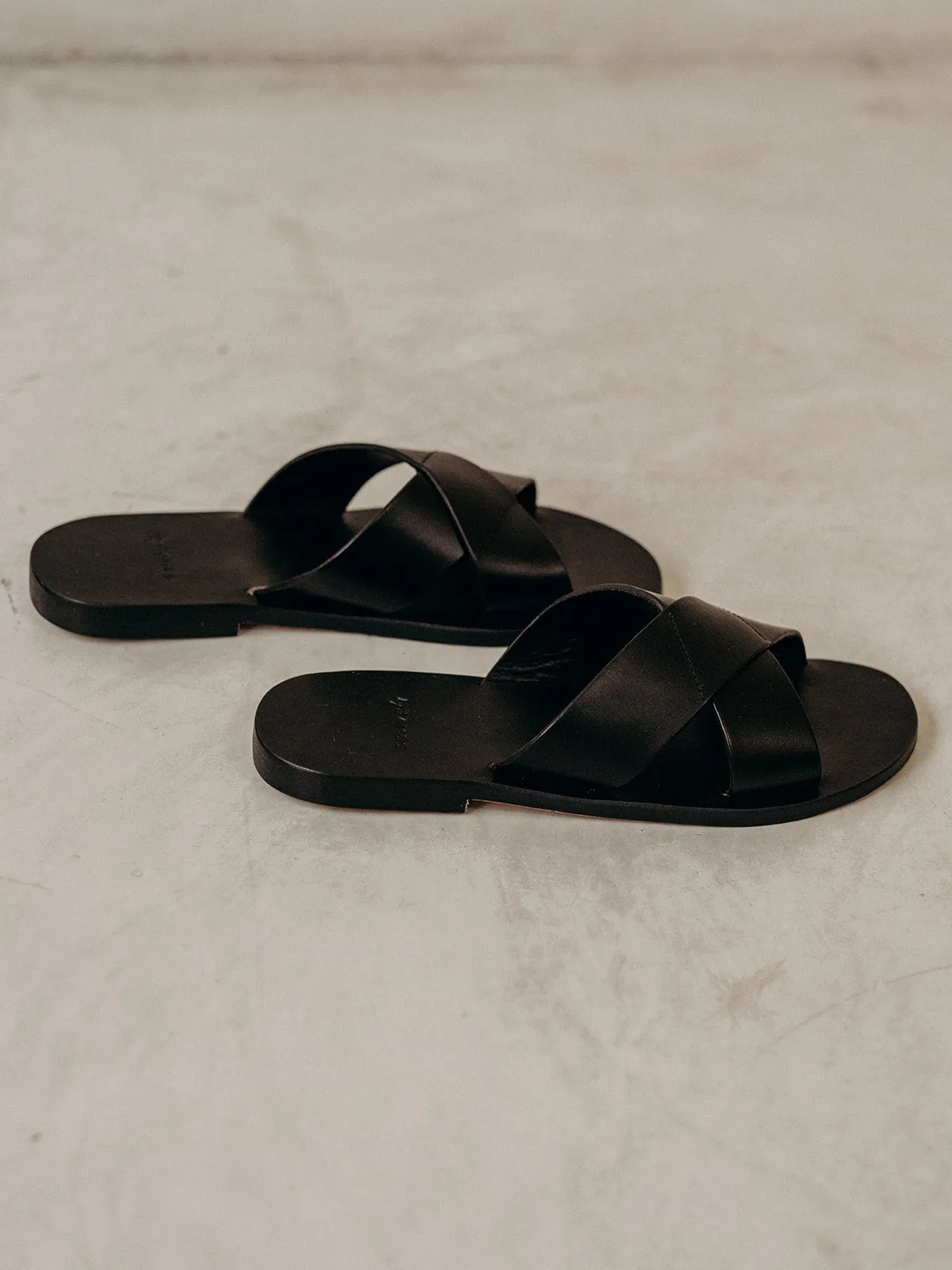 by James Men's Leo Sandal in Black