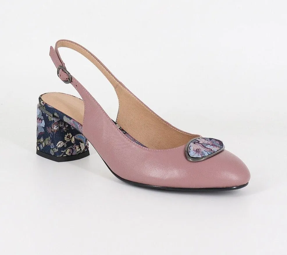 New Big Size Woman' s Sandals Sheepskin Party Buckle Strap Fashion Floral Metal Decoration Shoes Back Strap Pumps