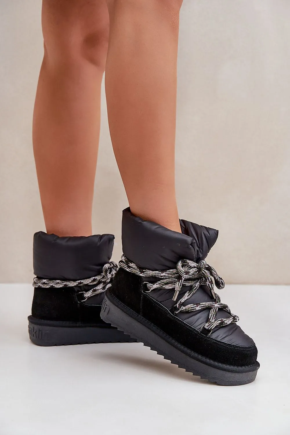 Snow boots