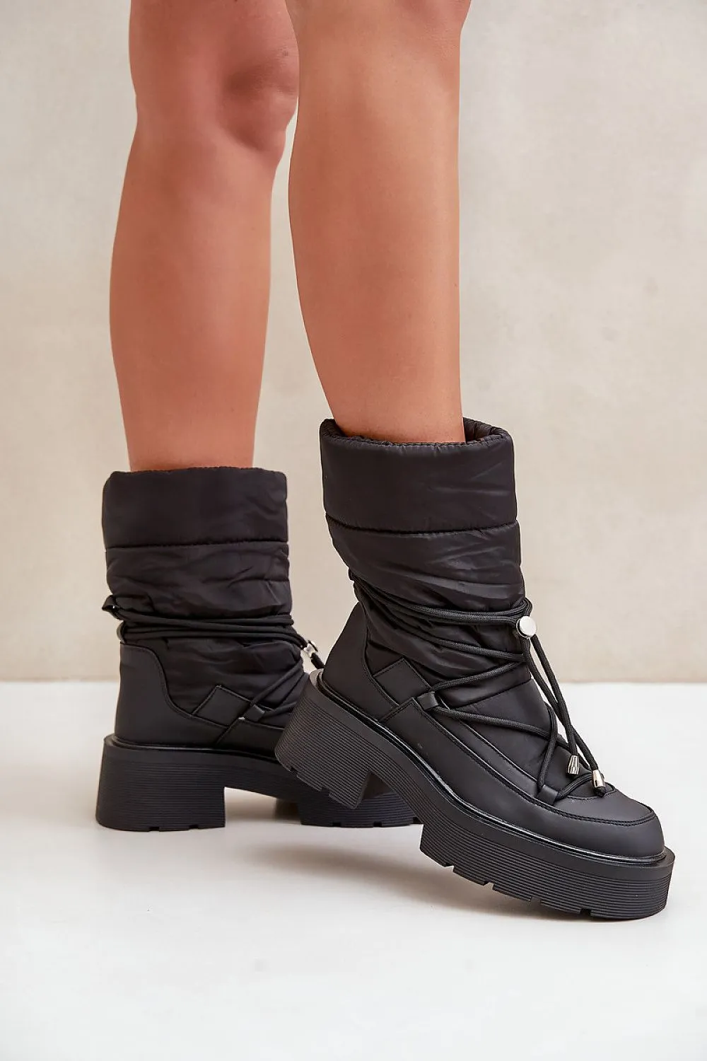 Snow boots