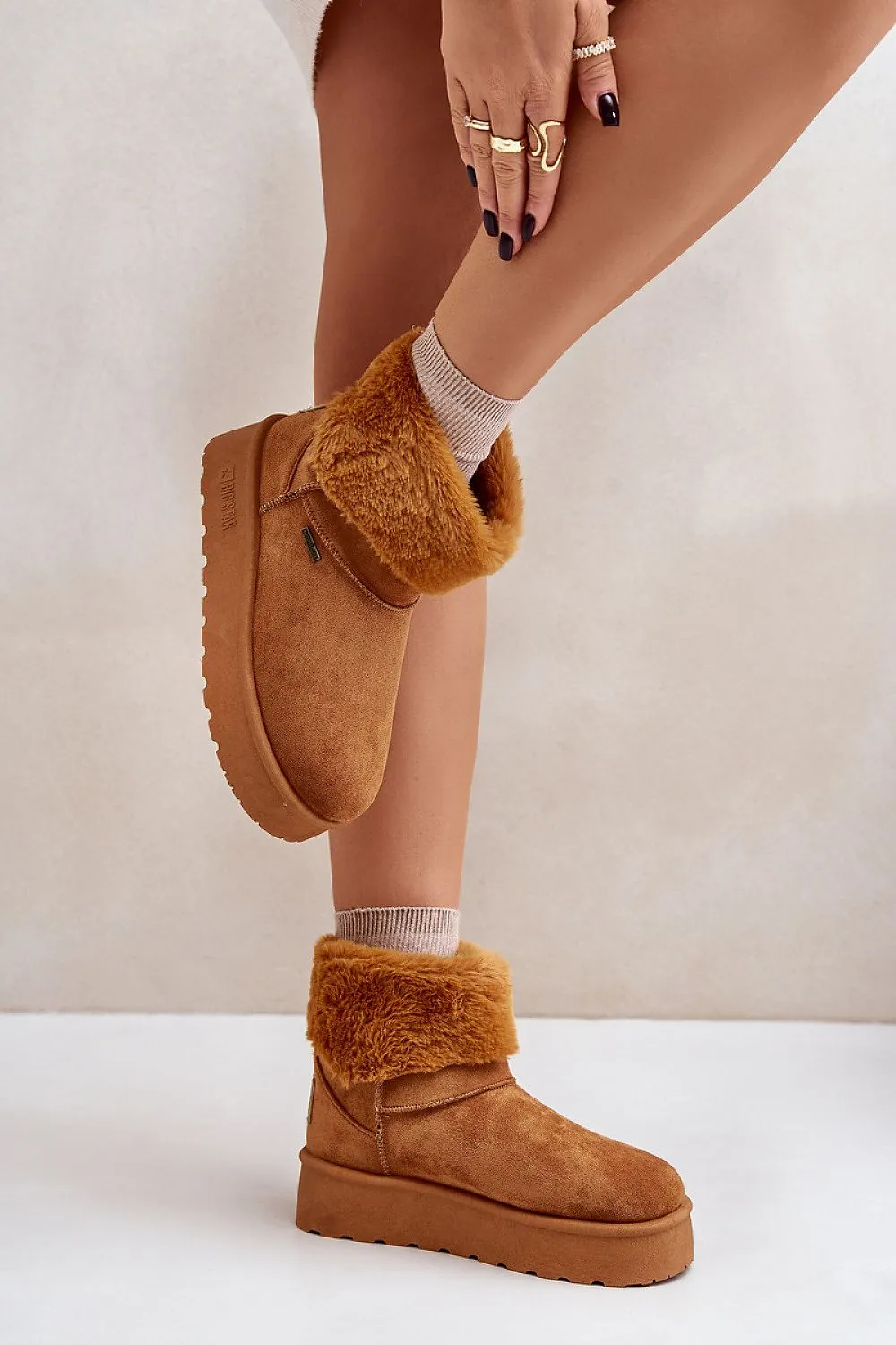 Snow boots