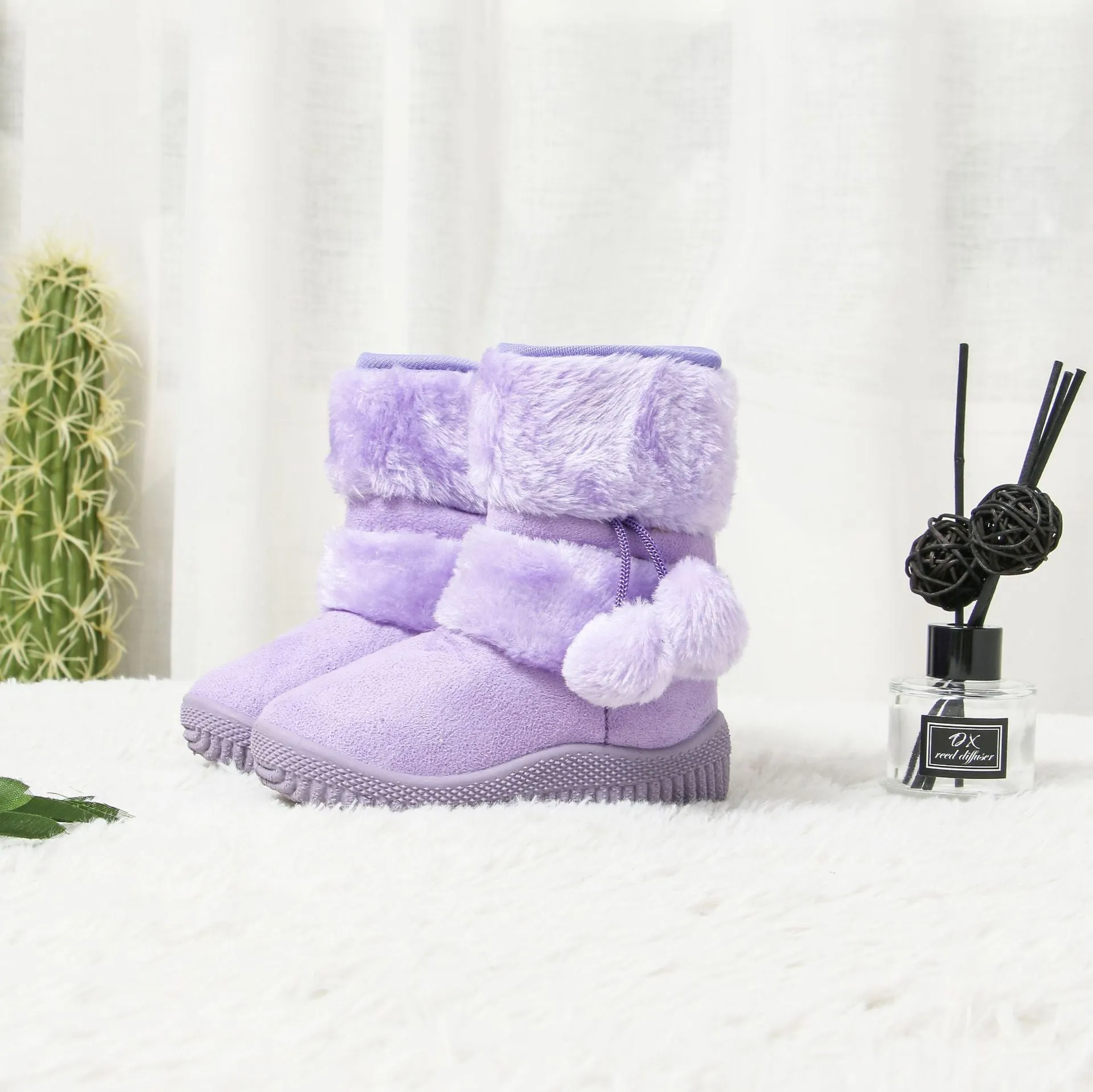 Snow boots