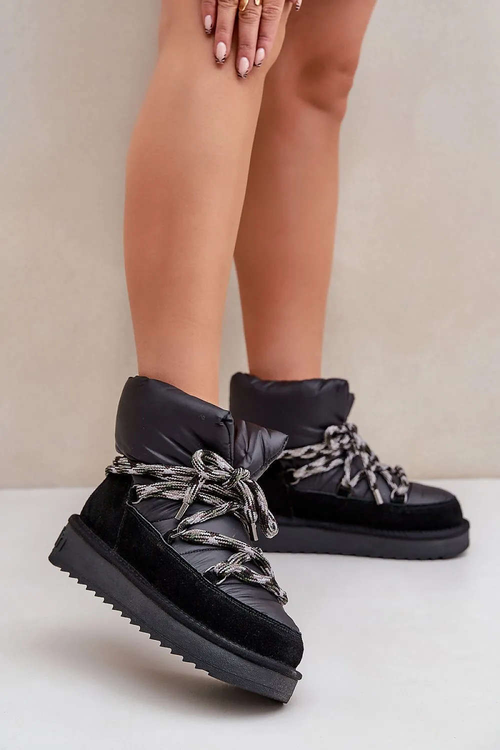 Snow boots