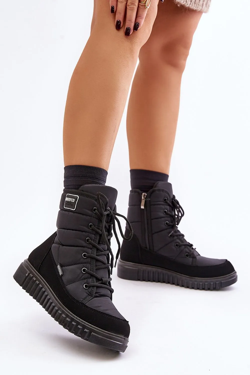 Snow boots