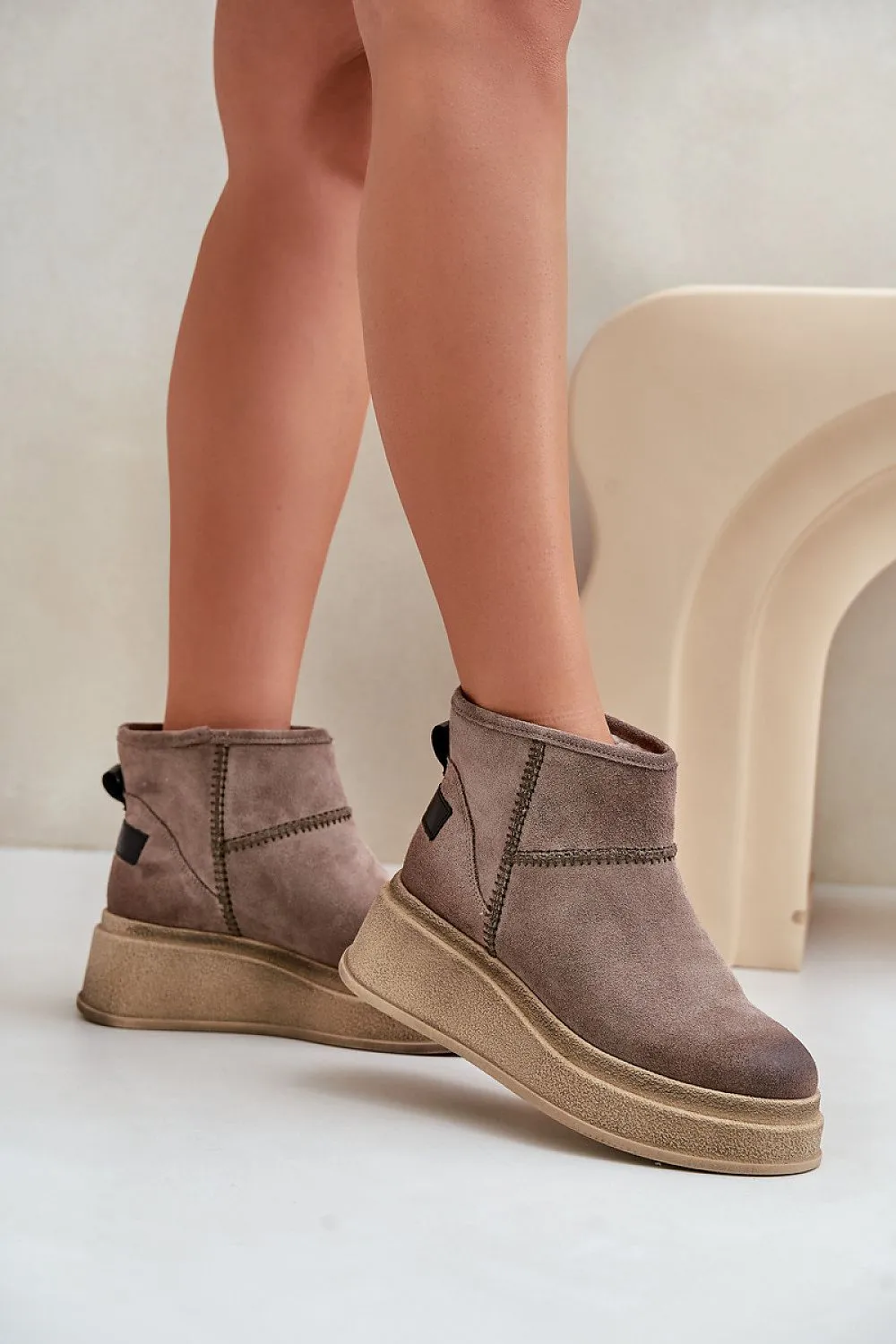 Snow boots