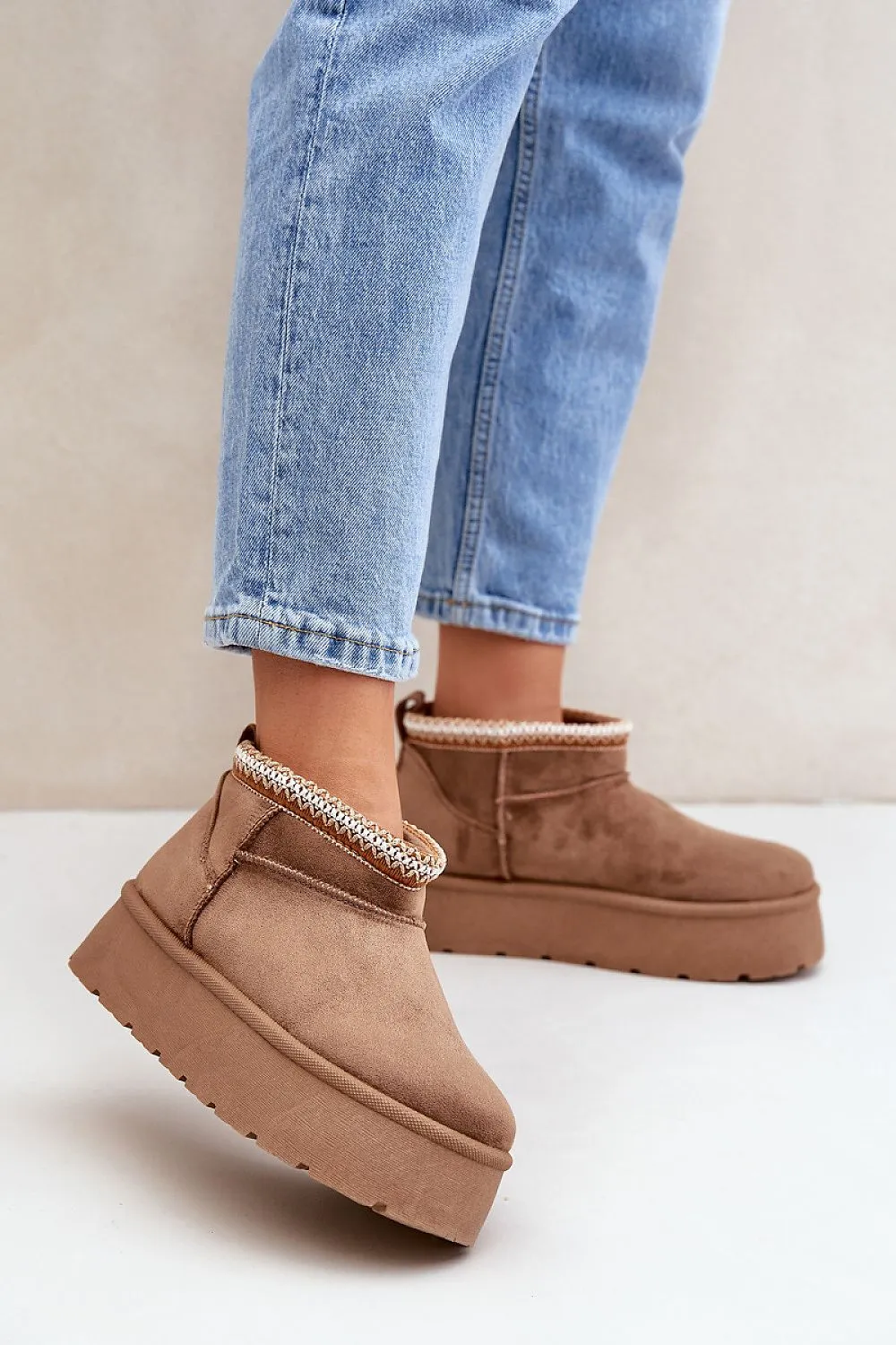 Snow boots