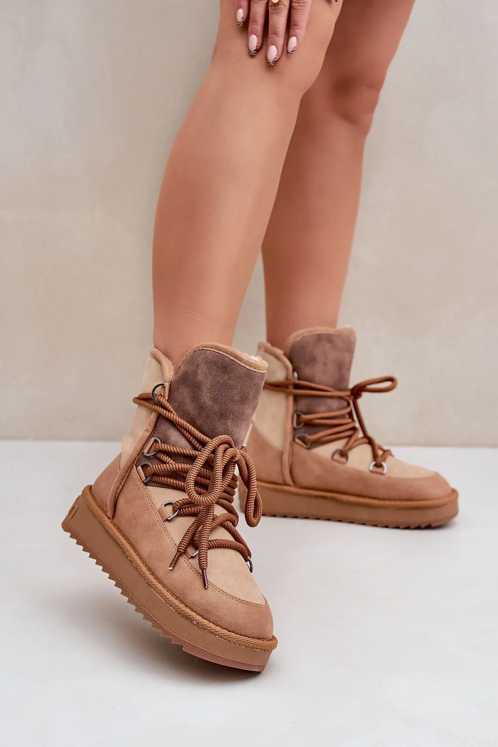 Snow boots