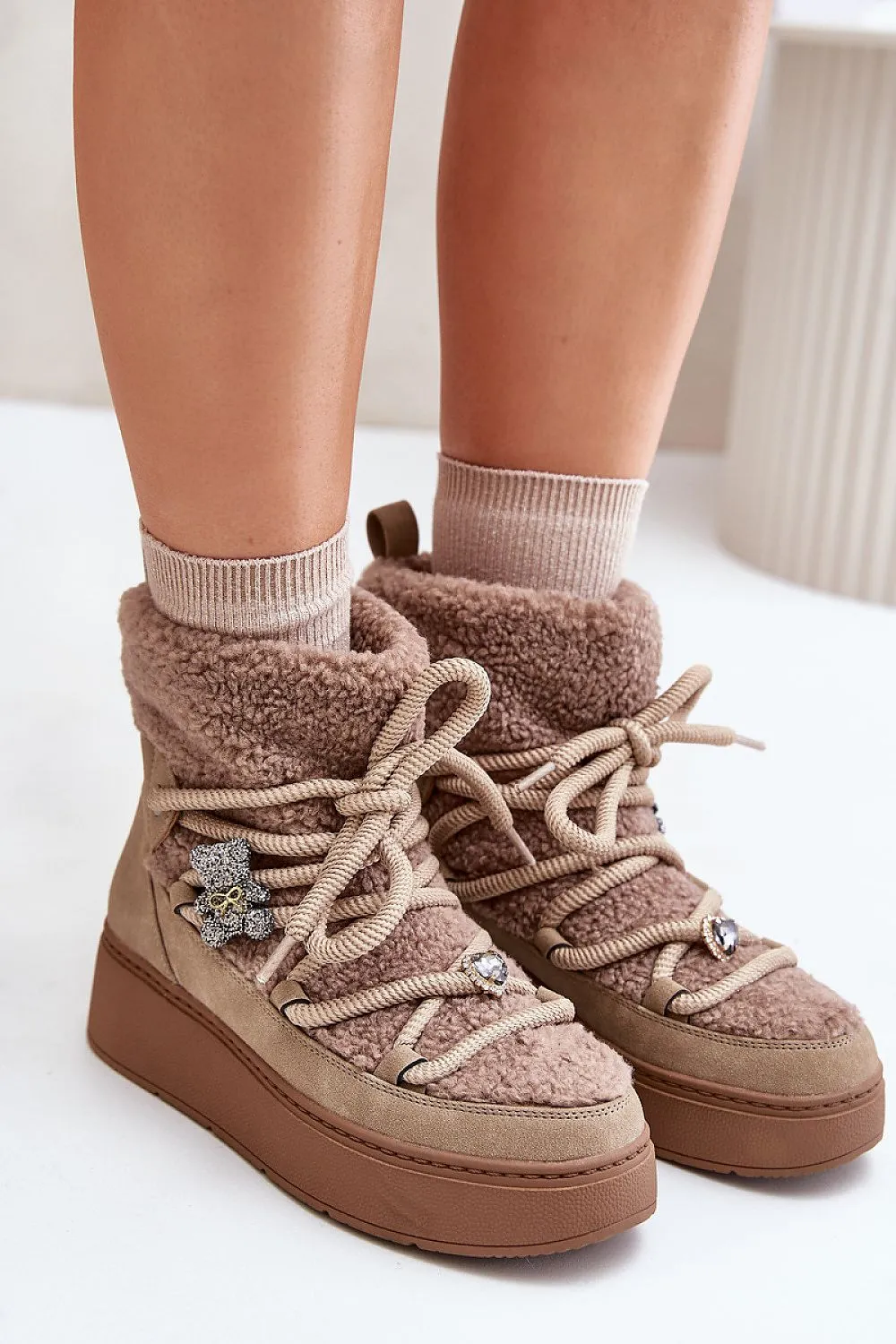 Snow boots