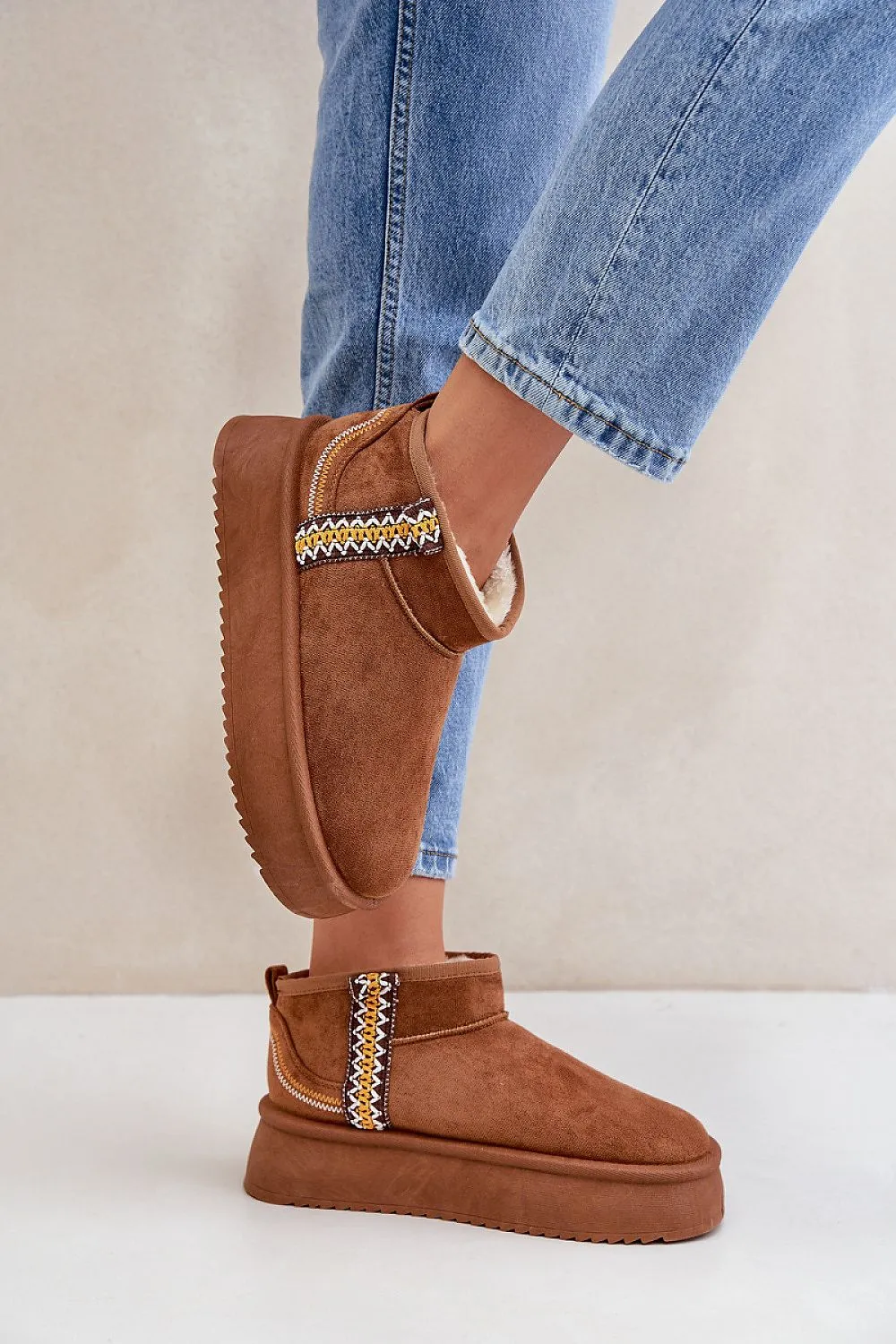 Snow boots