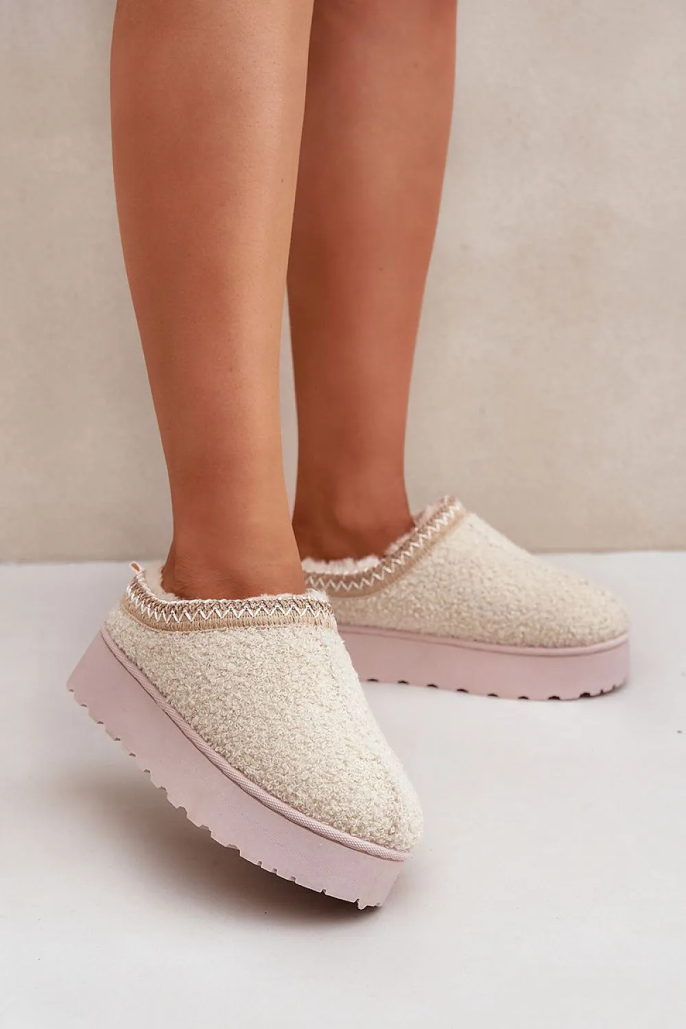 Snow boots
