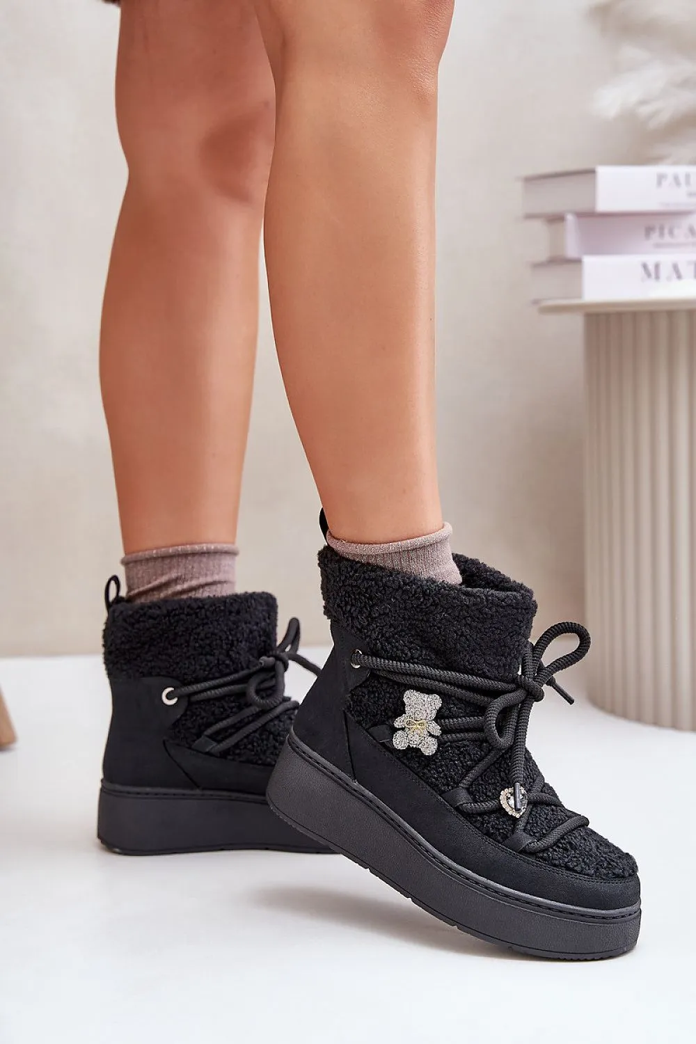 Snow boots