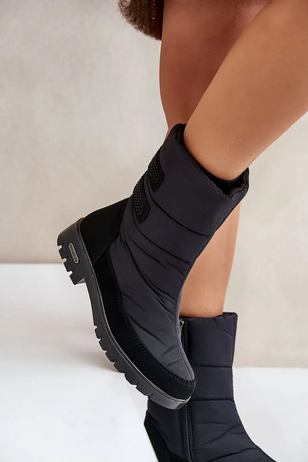 Snow boots