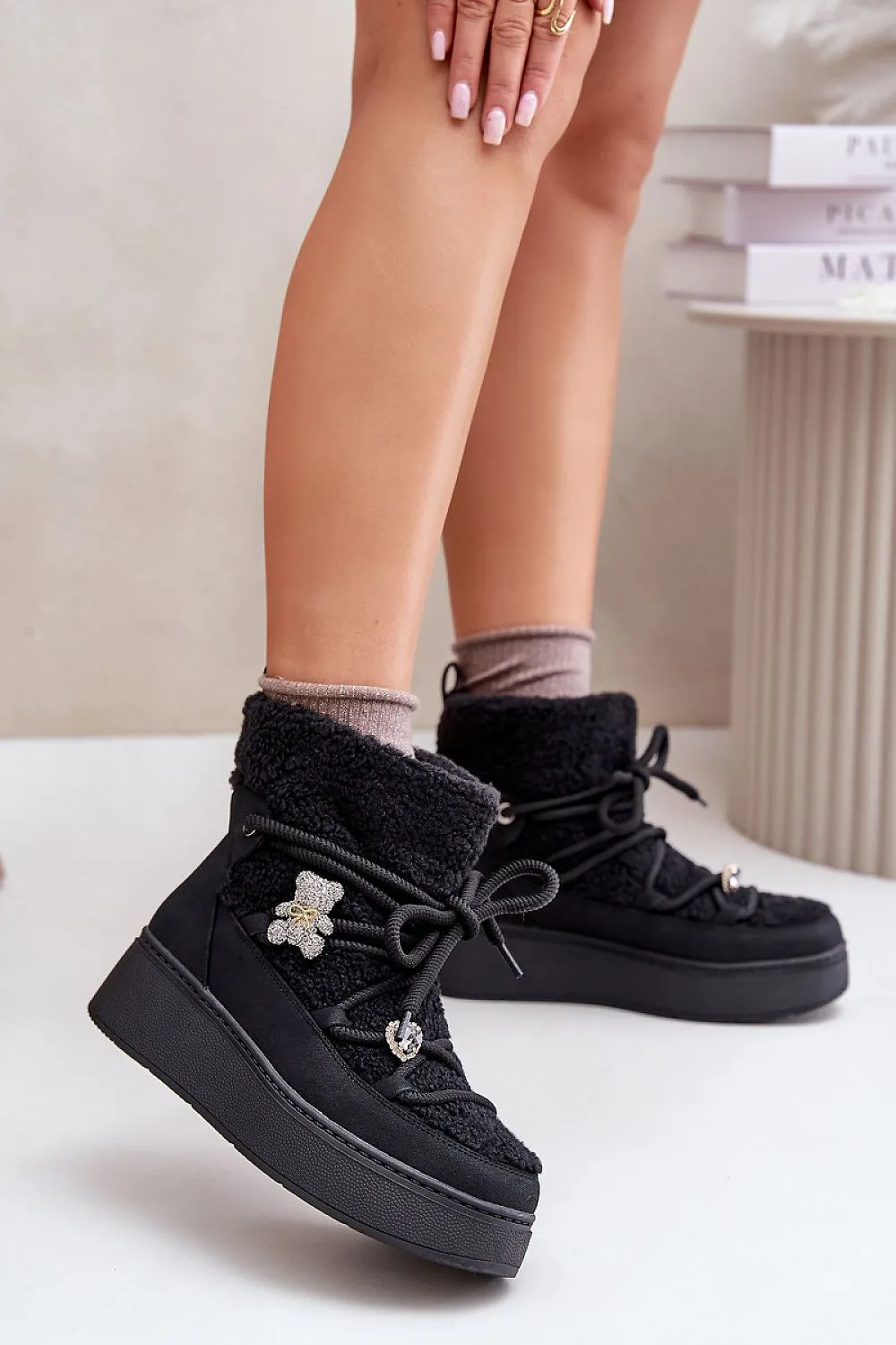 Snow boots