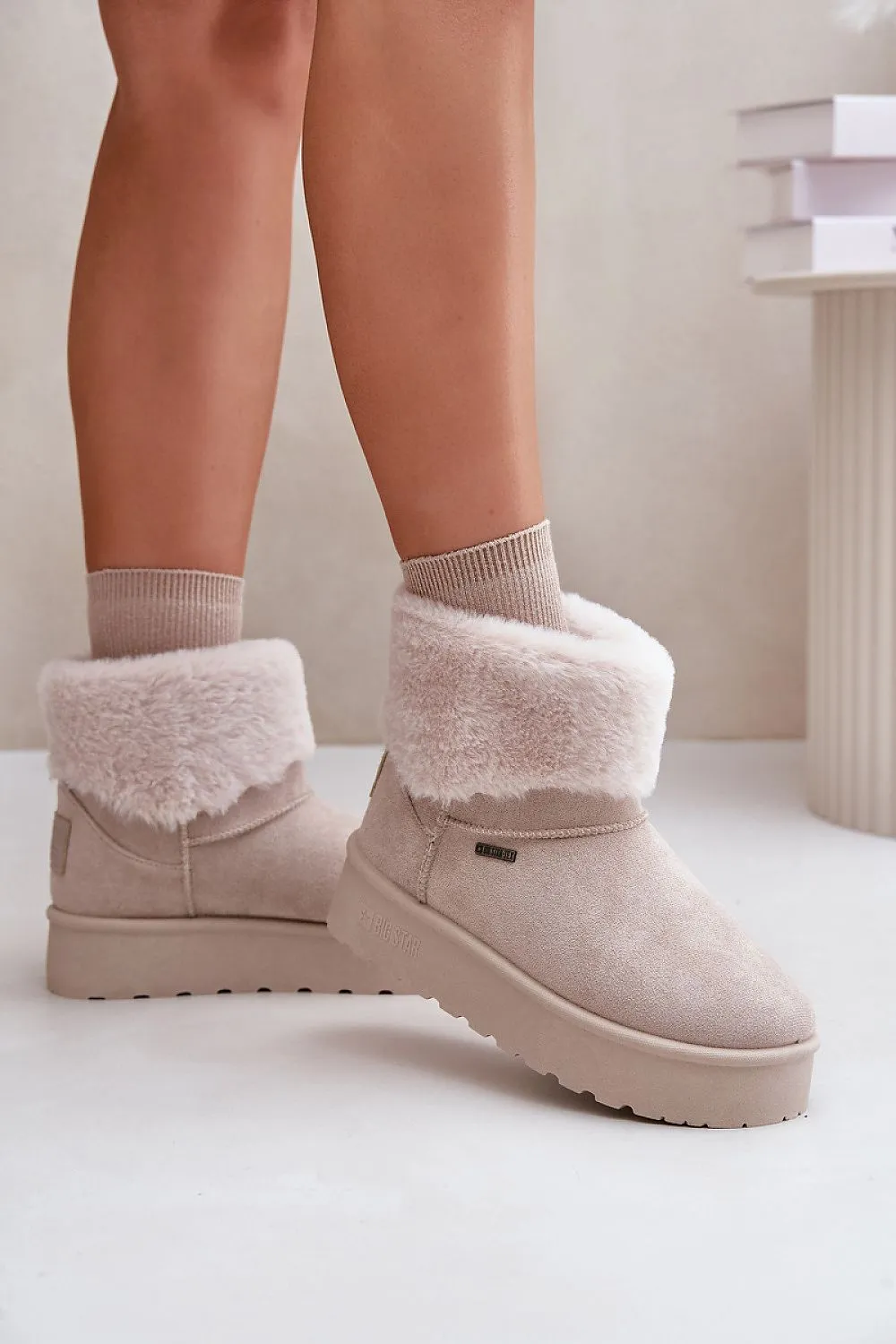 Snow boots