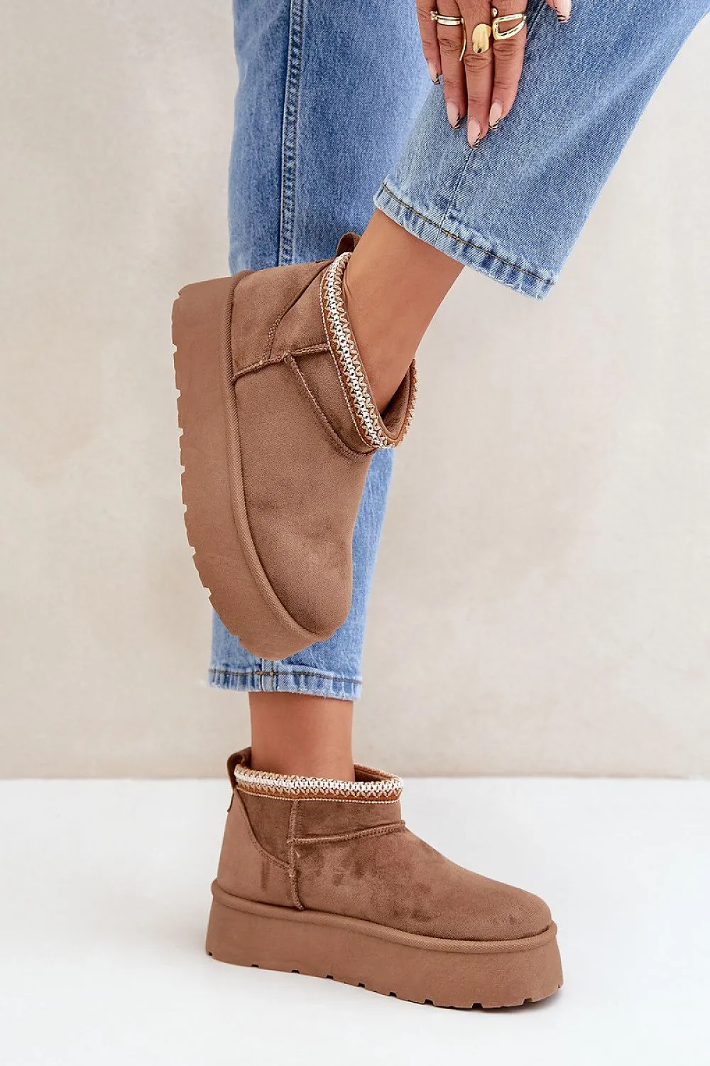 Snow boots